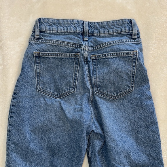 H&M High Rise Mom Jean - Picture 5 of 8